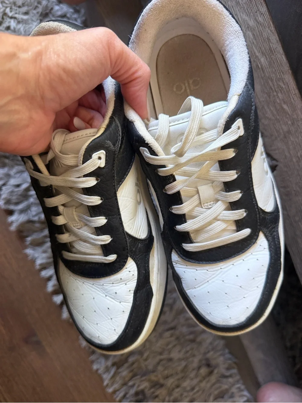 Alo sz 8 Sneakers in White and Black-excellent condition